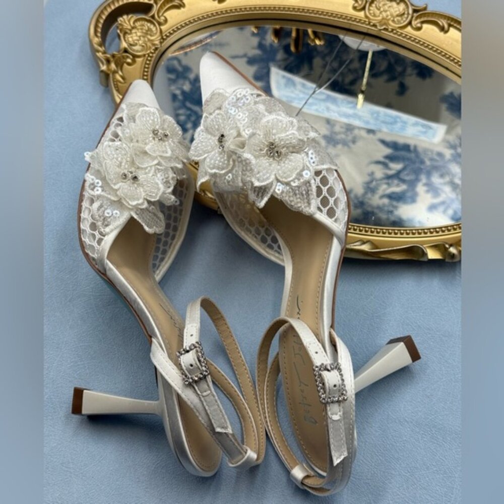 🆕 BETSEY JOHNSON 🧿 NWOB Susie Ivory Mesh Floral Embroidered Pump, Sz US 7 - Picture 12 of 15